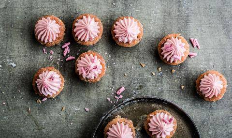 Ruby Mini Gemcakes