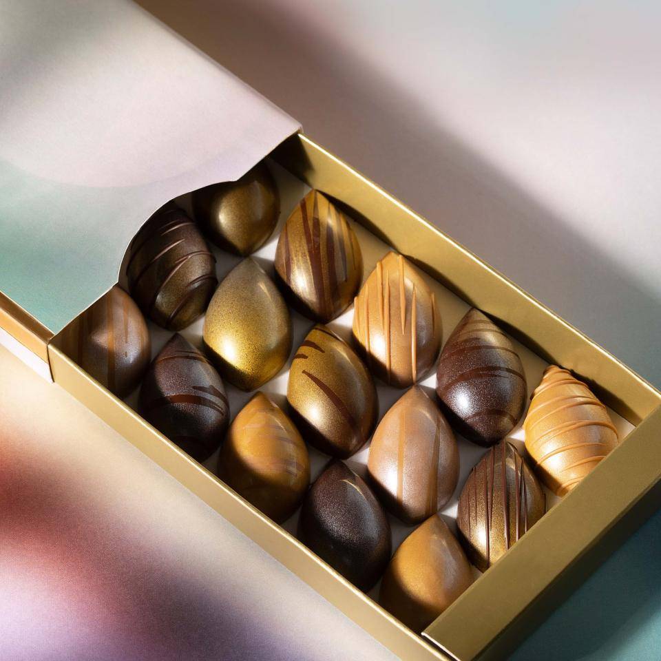 Pralines with a gold spray finish